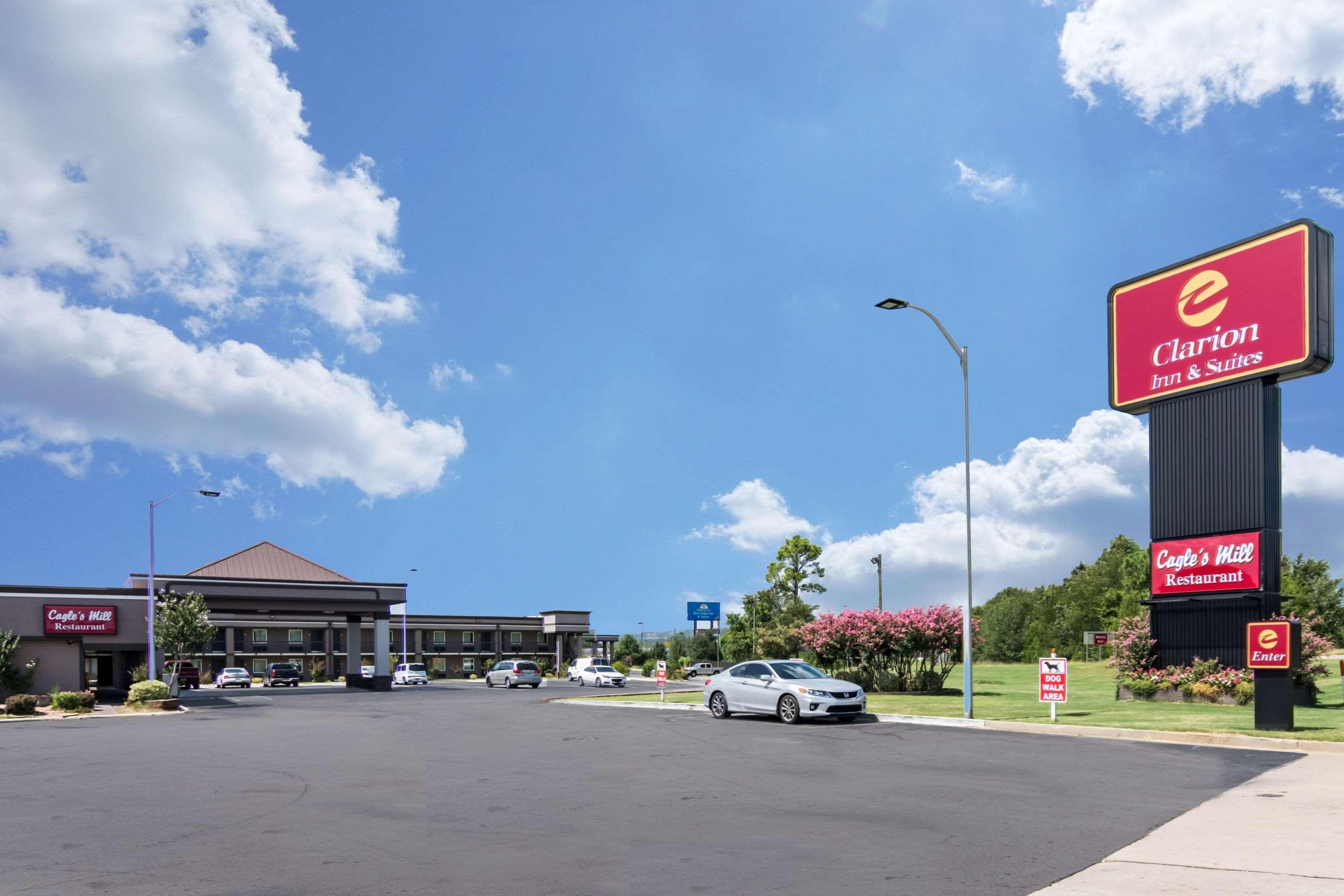 Clarion Inn & Suites Russellville I-40 Exterior foto