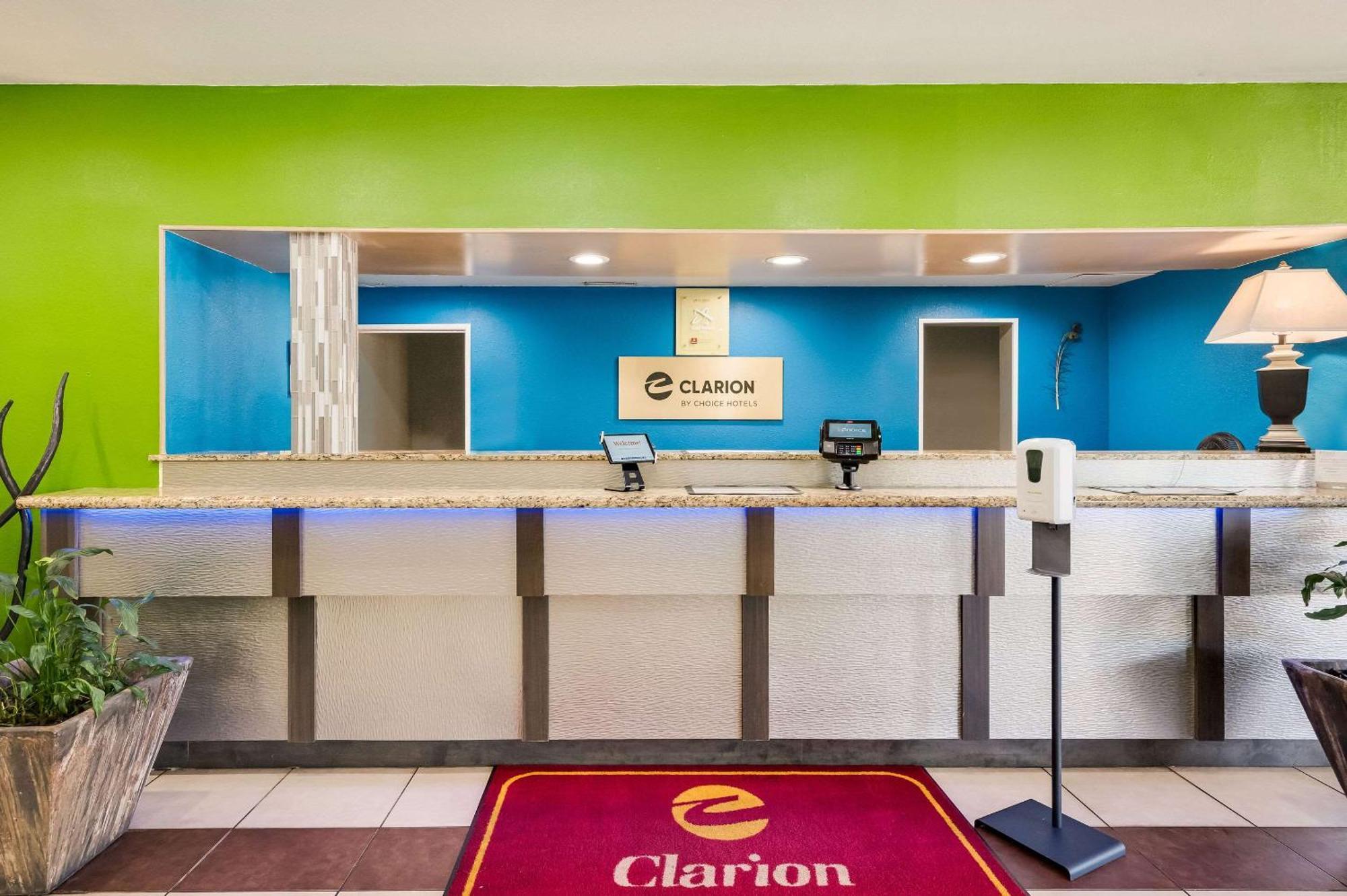 Clarion Inn & Suites Russellville I-40 Exterior foto